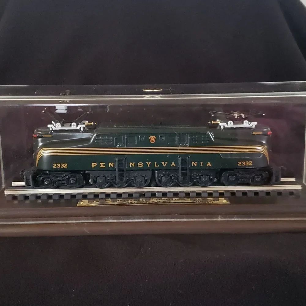 Hallmark Great American Railways Lionel 2332 Pennsylvania GG-1 Model in Case